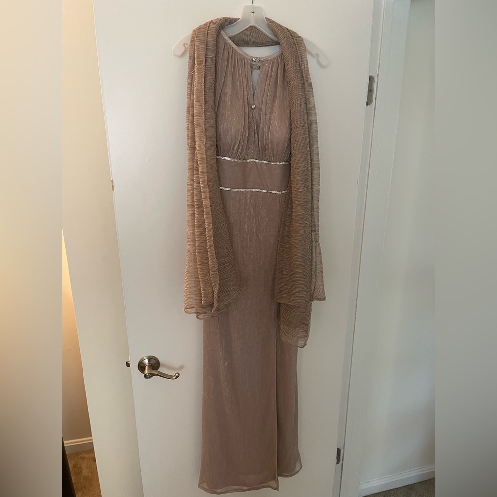 Chic Mother of the Bride/ Groom Gown